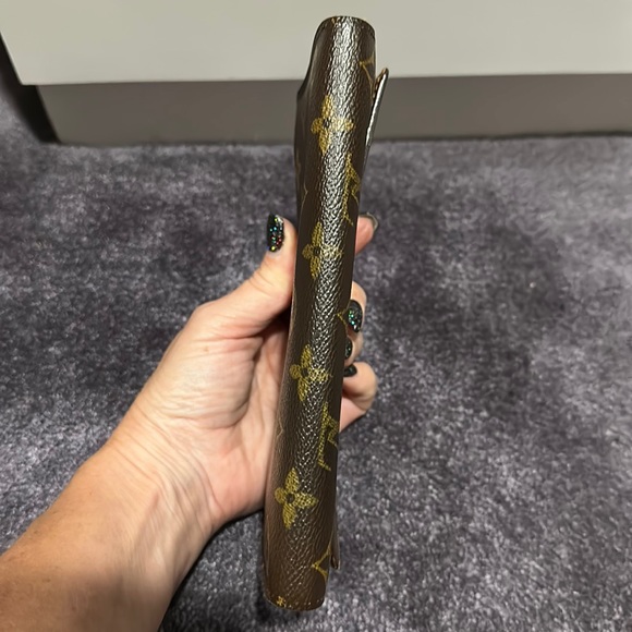 Luis Vuitton Monogram Wallet. - Picture 16 of 17